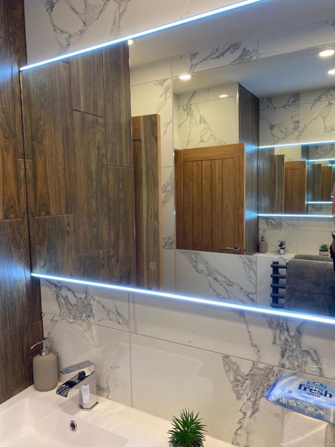 Appartement Lovely 3 Bed With Jacuzzi, Close To Airport, Driveway, Wifi Edinburgh