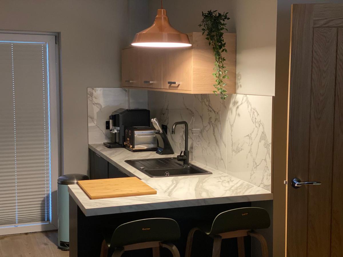 Lovely 3 Bed With Jacuzzi, Close To Airport, Driveway, Wifi Appartement Edinburgh
